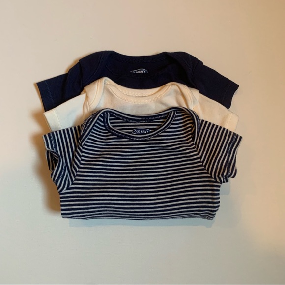 Old Navy 3 Pack of Baby Bodysuits - Picture 6 of 6